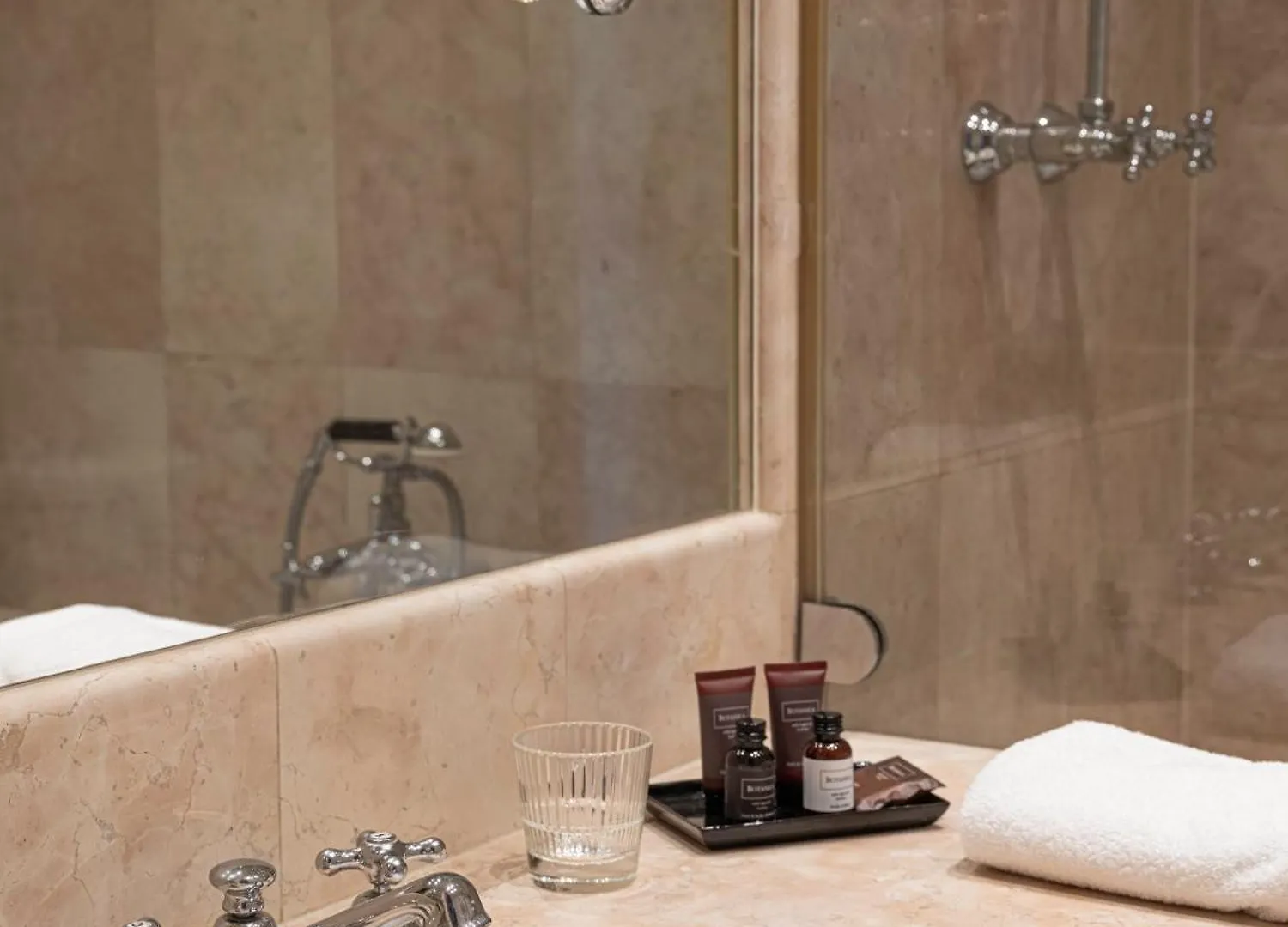 Luxury Apartment Palais Des Arts Прага
