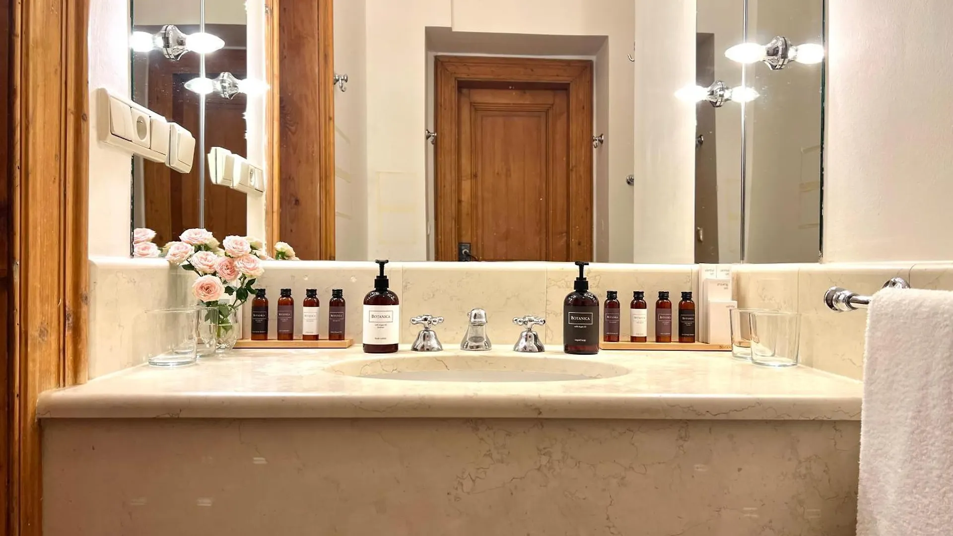 Luxury Apartment Palais Des Arts Praga 0*,