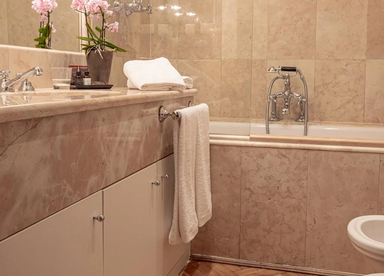 Luxury Apartment Palais Des Arts Praga